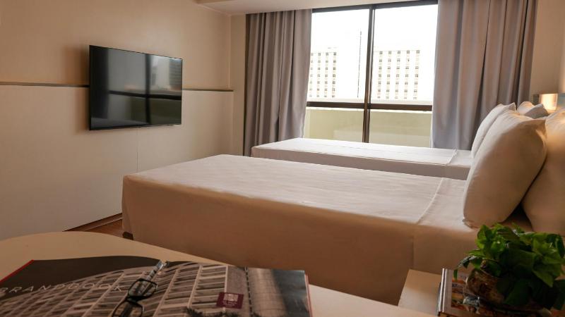 St Paul Plaza Hotel - image 22