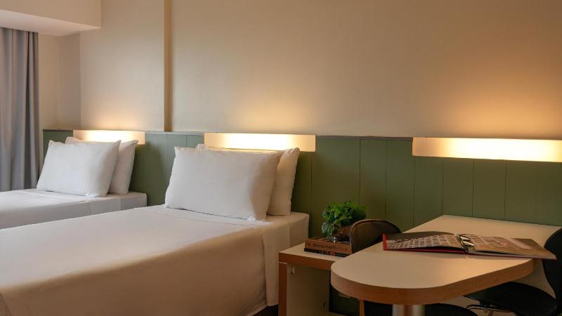 St Paul Plaza Hotel - image 24