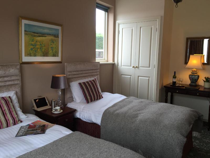 Twin Room image 1
