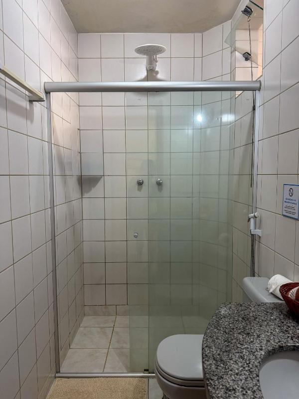 em frente à PRAIA; piscina; 1 quarto; WiFi; estacionamento 1 carro; até 5 pessoas - image 8