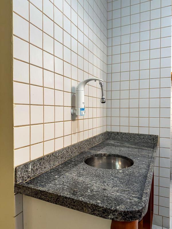 em frente à PRAIA; piscina; 1 quarto; WiFi; estacionamento 1 carro; até 5 pessoas - image 16
