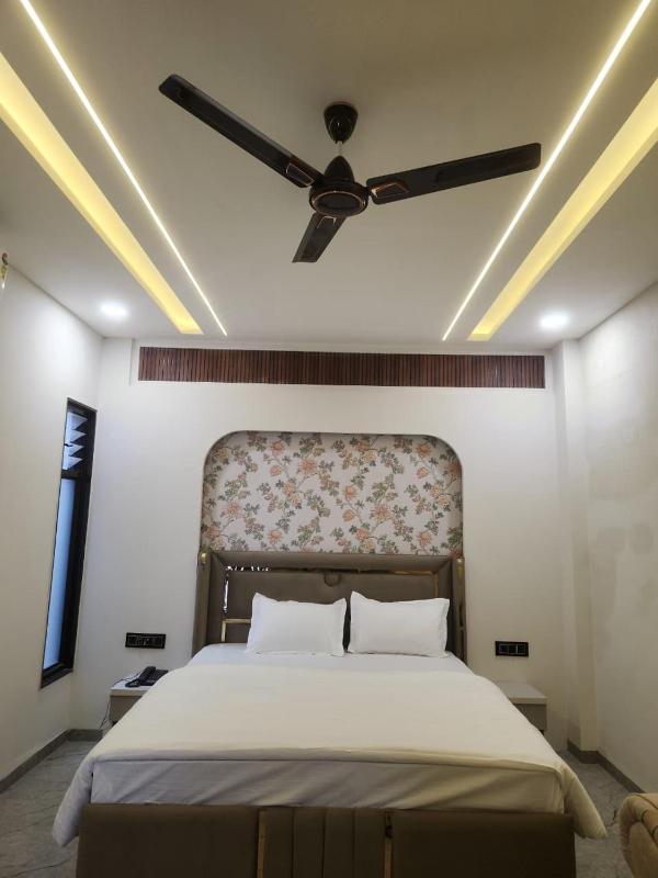 Hotel The 4 Seasons - image 7