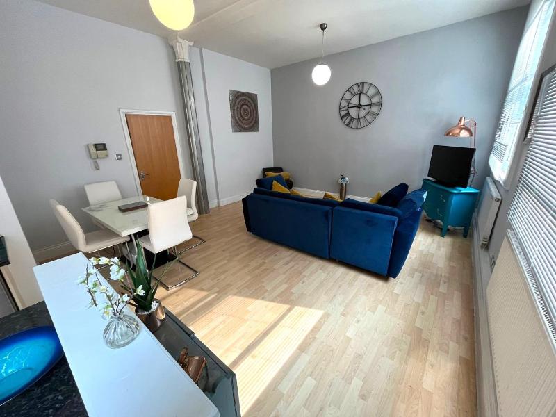 Charming 2 Bedroom Nottingham City Apartment - image 10