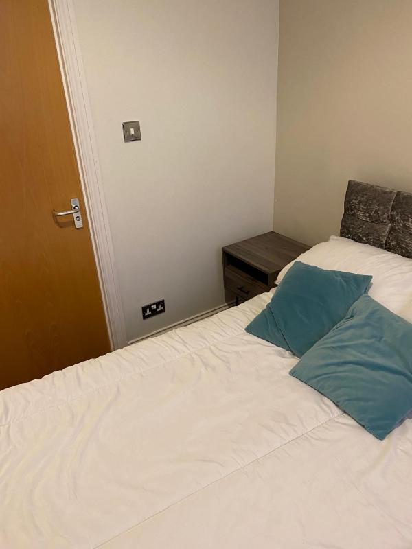 Charming 2 Bedroom Nottingham City Apartment - image 6