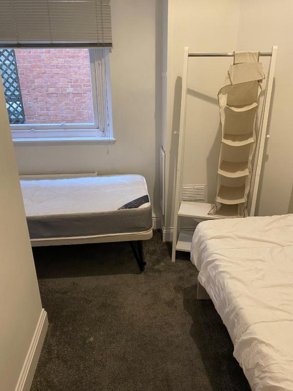Charming 2 Bedroom Nottingham City Apartment - image 9