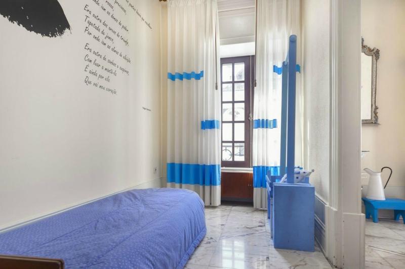 Twin Room with Shared Bathroom image 3