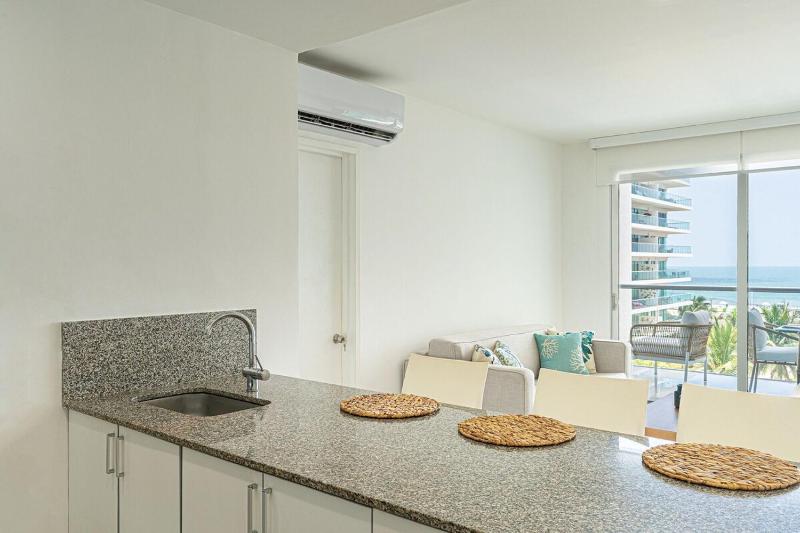 Oceanfront · 2 Bedrooms · Morros Ultra - image 9