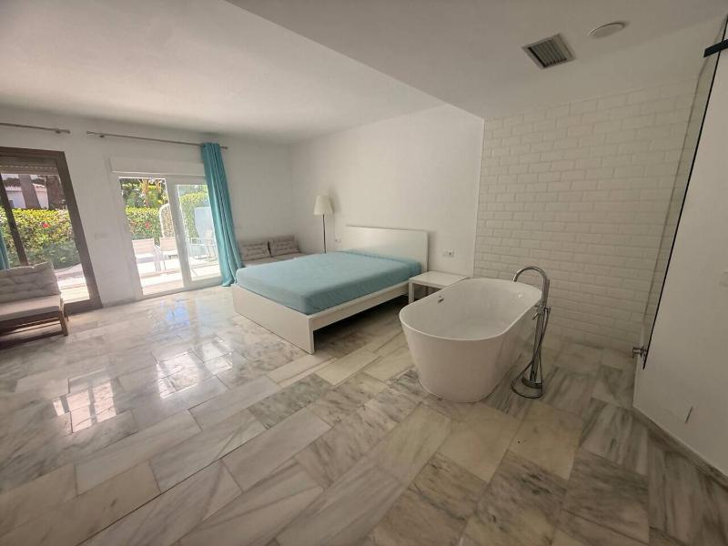 Villa en Marbella para 8 en 1ra linea de playa - image 27