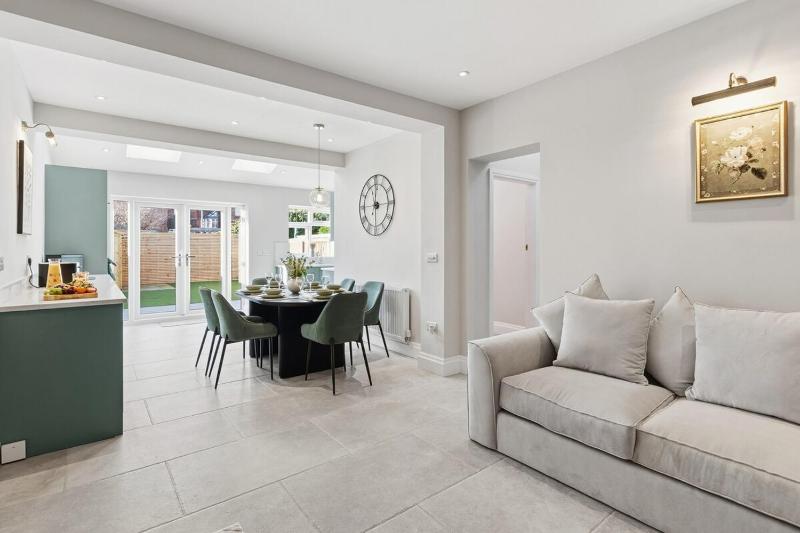 Luxury 4-Bed Contractor/Family House Sleeps 7 - image 21