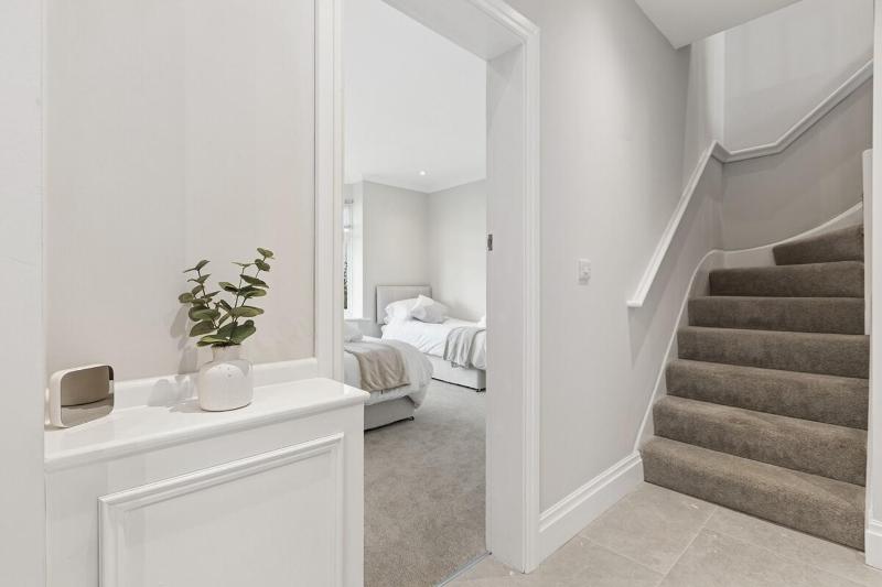 Luxury 4-Bed Contractor/Family House Sleeps 7 - image 34