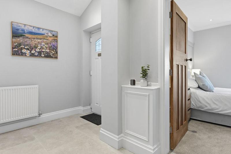 Luxury 4-Bed Contractor/Family House Sleeps 7 - image 47