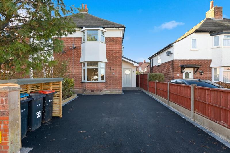 Luxury 4-Bed Contractor/Family House Sleeps 7 - image 15