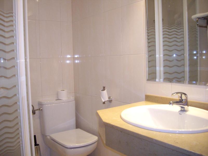 Double or Twin Room image 3