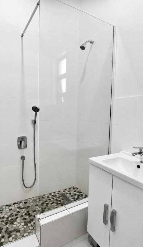 Modern 2-Bed Apartment In Victoria Falls Estate - image 4