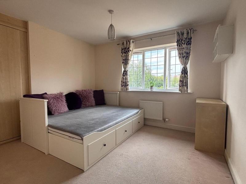 Modern Detached Home - Warwick Uni - Parking - image 40