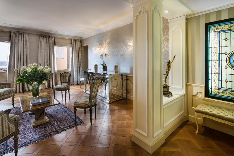 Suite with Lagoon View image 4