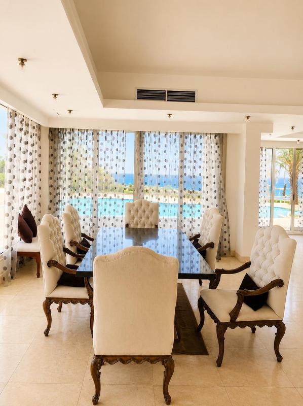 Beachfront Mansion with a private pool in Hadaba - image 25
