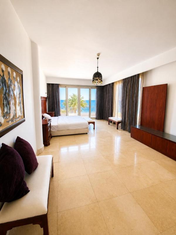 Beachfront Mansion with a private pool in Hadaba - image 27