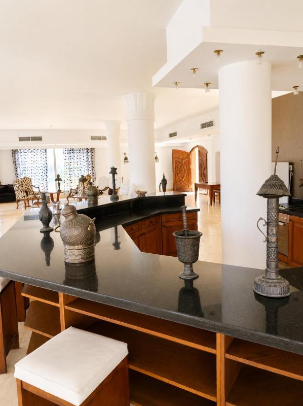 Beachfront Mansion with a private pool in Hadaba - image 30
