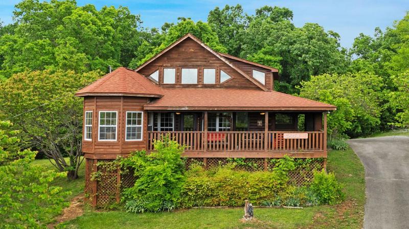 Cabin T T for Tennessee Time to Relax - image 38
