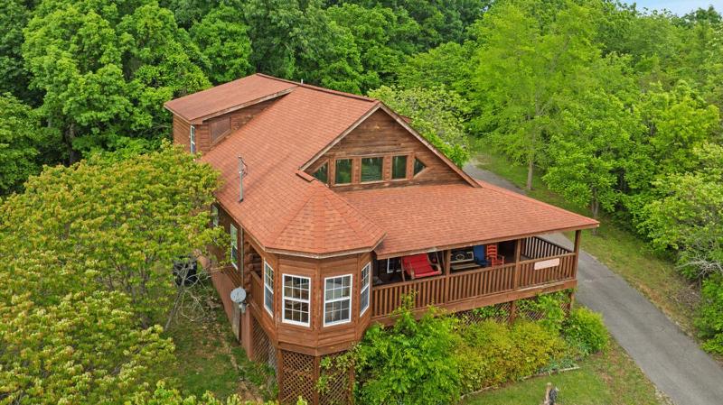 Cabin T T for Tennessee Time to Relax - image 18