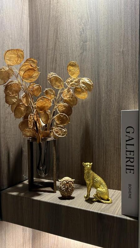 A classy suite with an elegant design and private parking - image 11