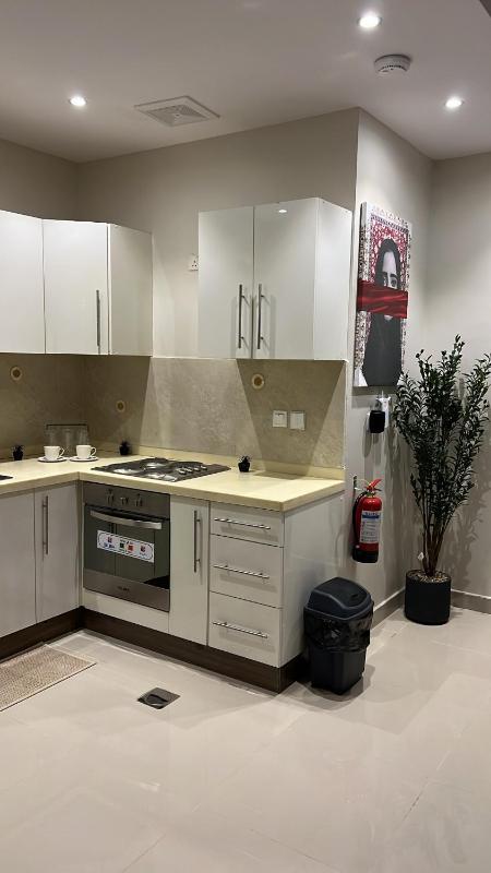 A classy suite with an elegant design and private parking - image 7