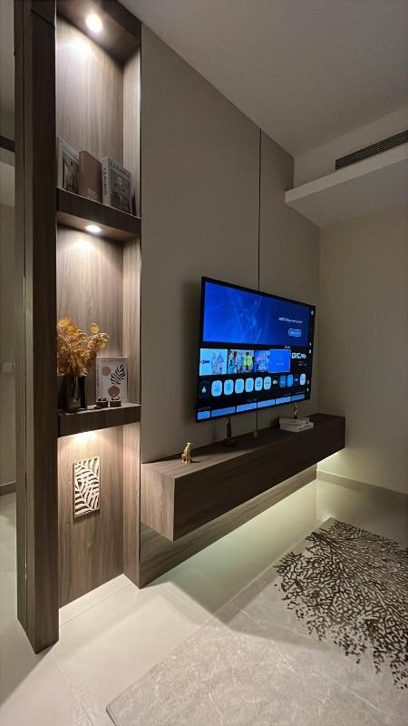 A classy suite with an elegant design and private parking - image 8