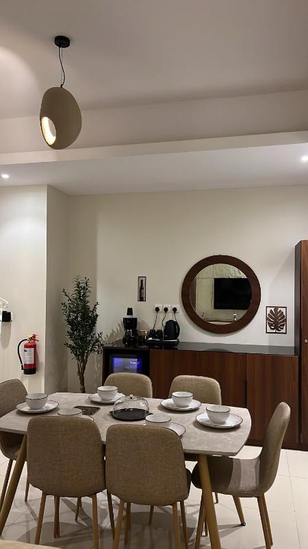 Luxury suite with elegant design - image 9
