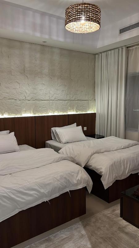 Luxury suite with elegant design - image 3
