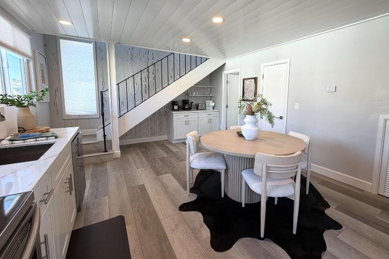 1011 N Bayfront B - Light Bright Balboa Island with Bay Views home - image 5