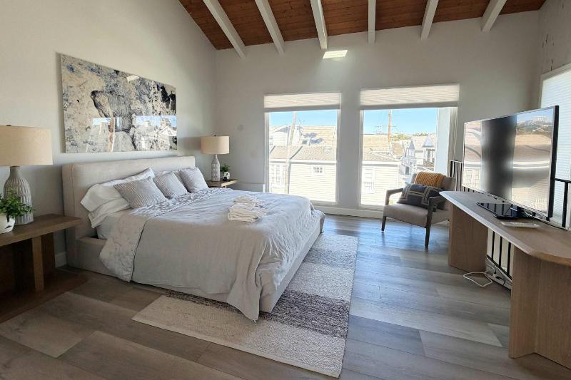 1011 N Bayfront B - Light Bright Balboa Island with Bay Views home - image 21