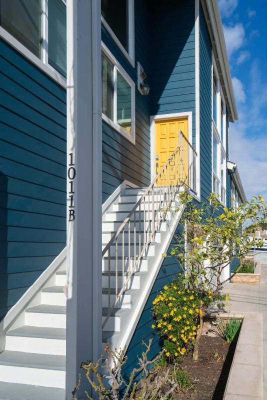 1011 N Bayfront B - Light Bright Balboa Island with Bay Views home - image 8