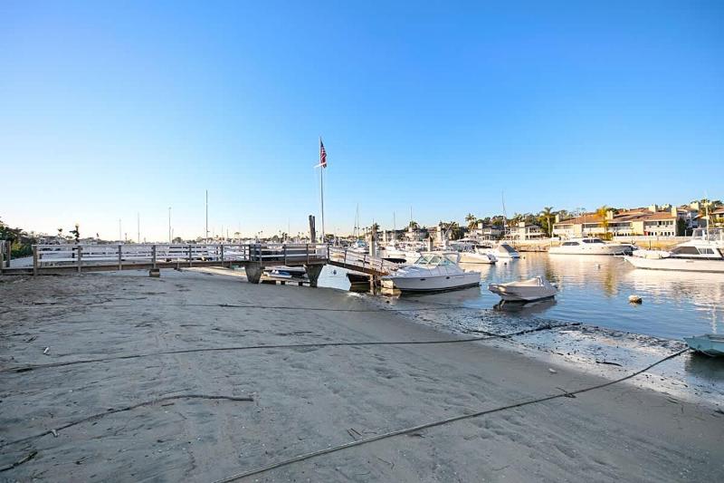 1011 N Bayfront B - Light Bright Balboa Island with Bay Views home - image 6