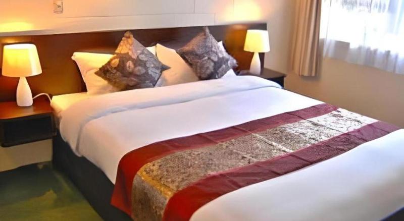 Barcelona Motel - image 28