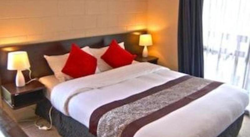 Barcelona Motel - image 22