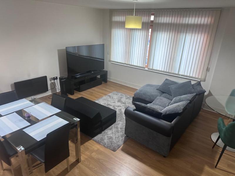 Apartment Sleeps 4 with Parking - image 1