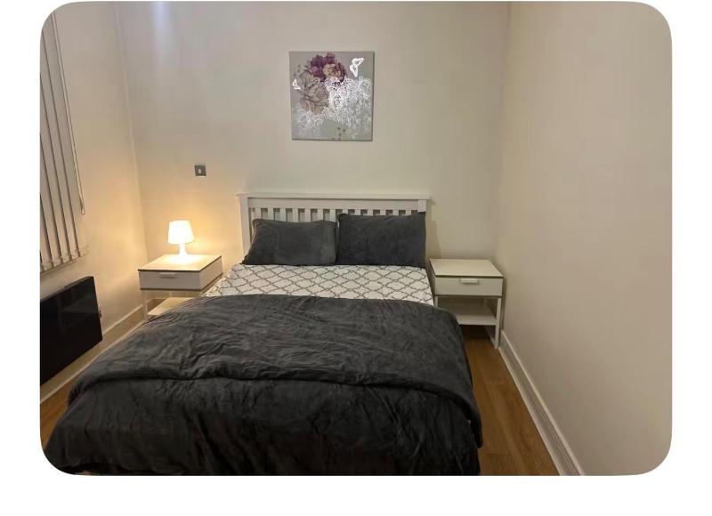 Apartment Sleeps 4 with Parking - image 5