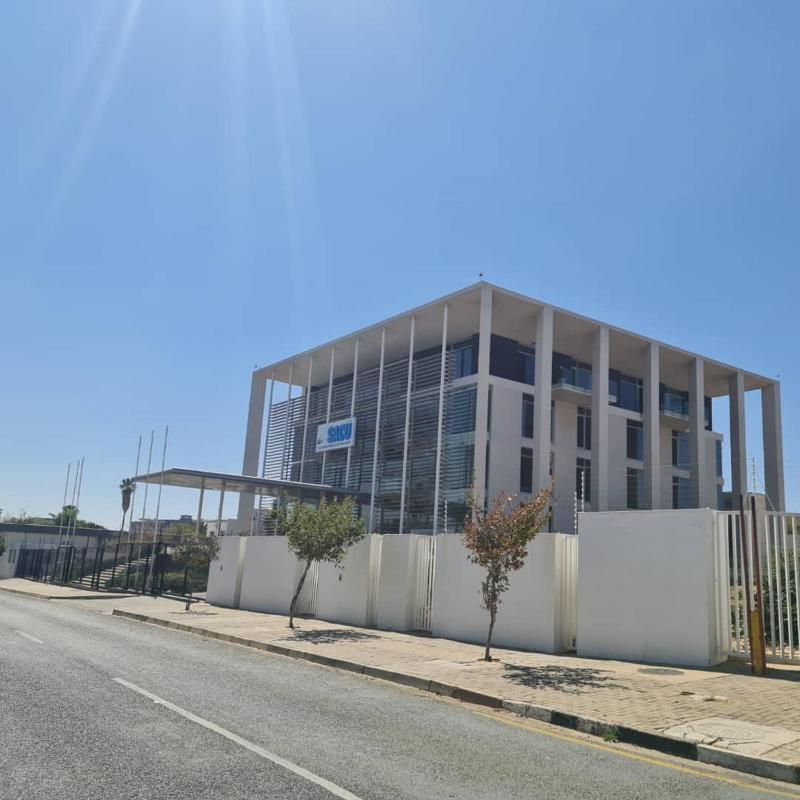 Windhoek Modern Apartment with Balcony - image 15