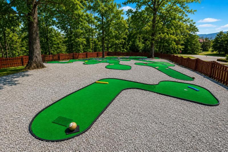 Deer Lodge Putt Play & Take in the Views - image 2