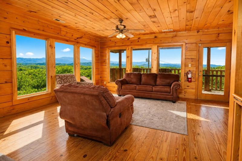 Deer Lodge Putt Play & Take in the Views - image 14