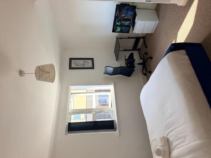 Stylish City-Centre Apartment Your Perfect Birmingham Base - image 4