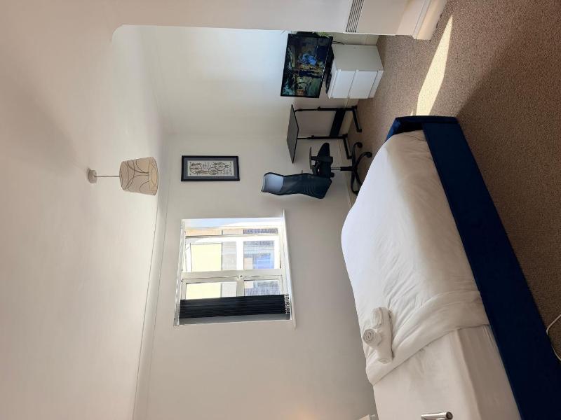 Stylish City-Centre Apartment Your Perfect Birmingham Base - image 10
