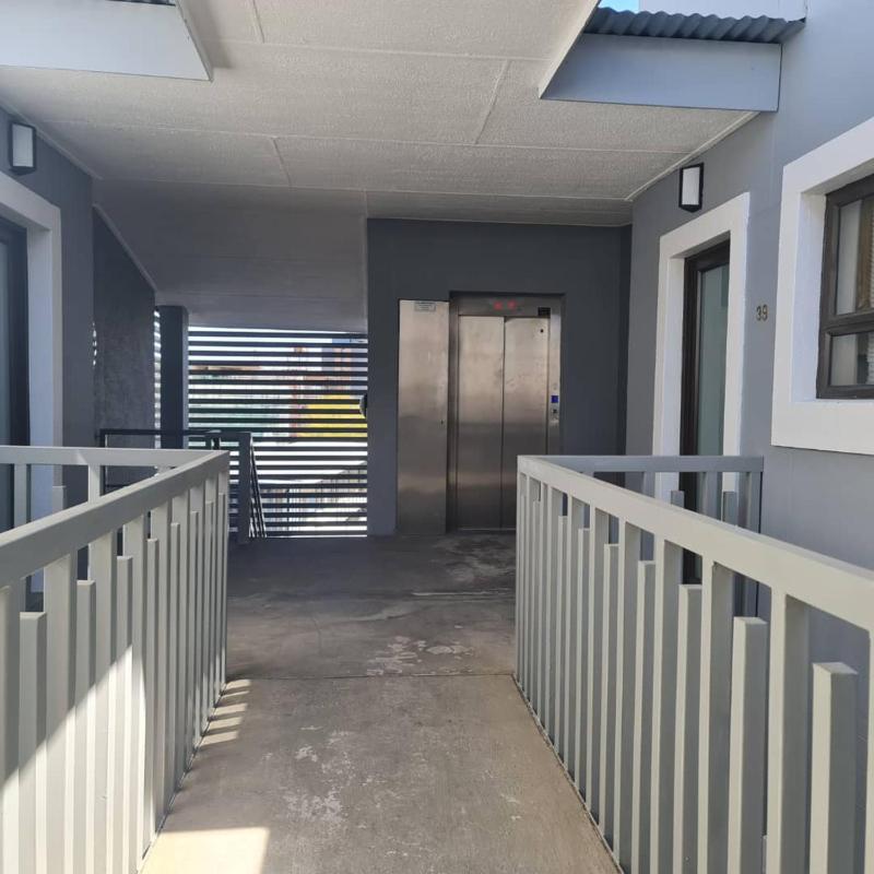 Windhoek Modern Apartment with Balcony - image 3