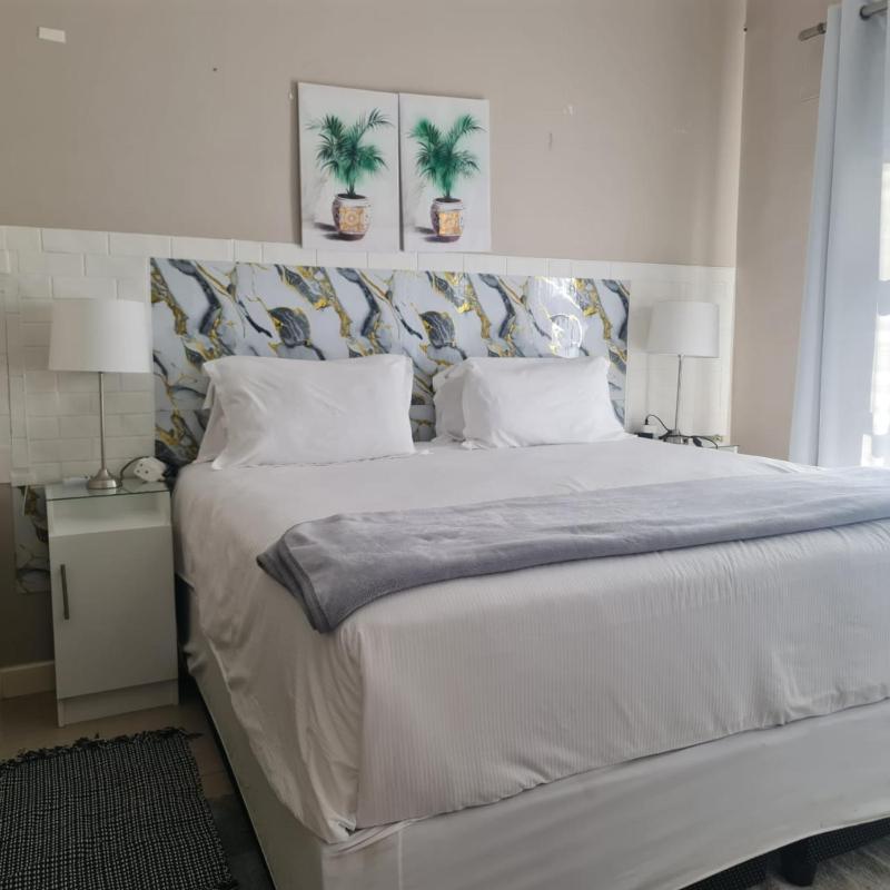 Windhoek Modern Apartment with Balcony - image 14