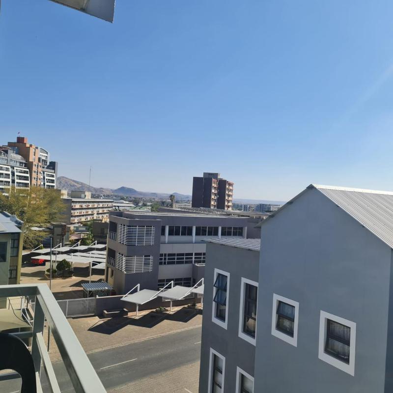 Windhoek Modern Apartment with Balcony - image 10