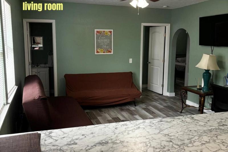 Downtown SRQ 3BR 2BA Playground Unit 1 Sleeps 6 - image 9