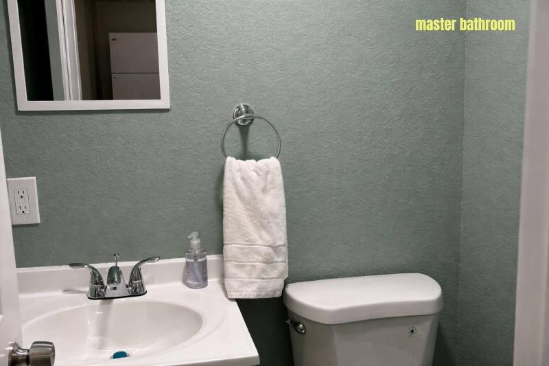 Downtown SRQ 3BR 2BA Playground Unit 1 Sleeps 6 - image 8