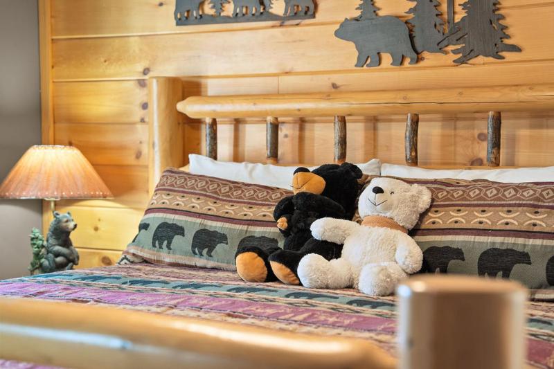 Honey Bear Lodge Sweet Stays in the Smokies - image 8