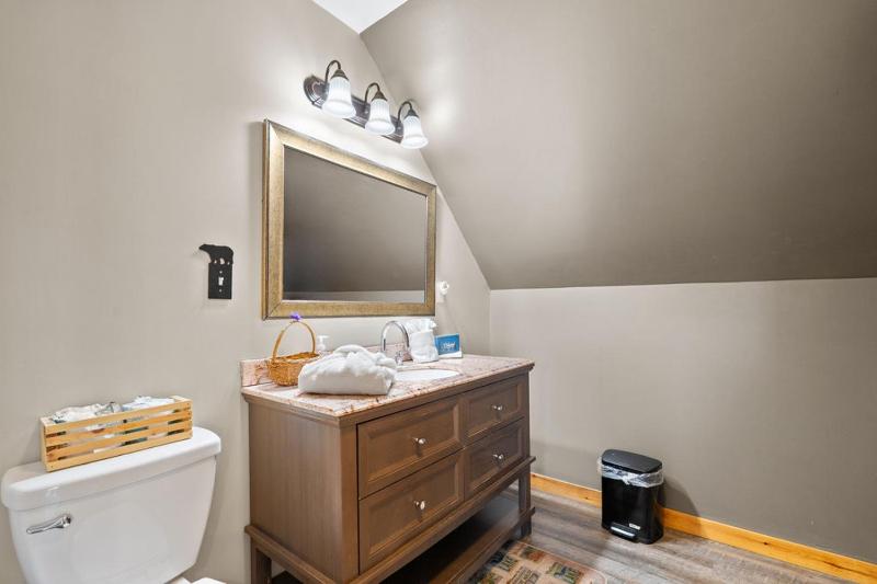 Honey Bear Lodge Sweet Stays in the Smokies - image 20